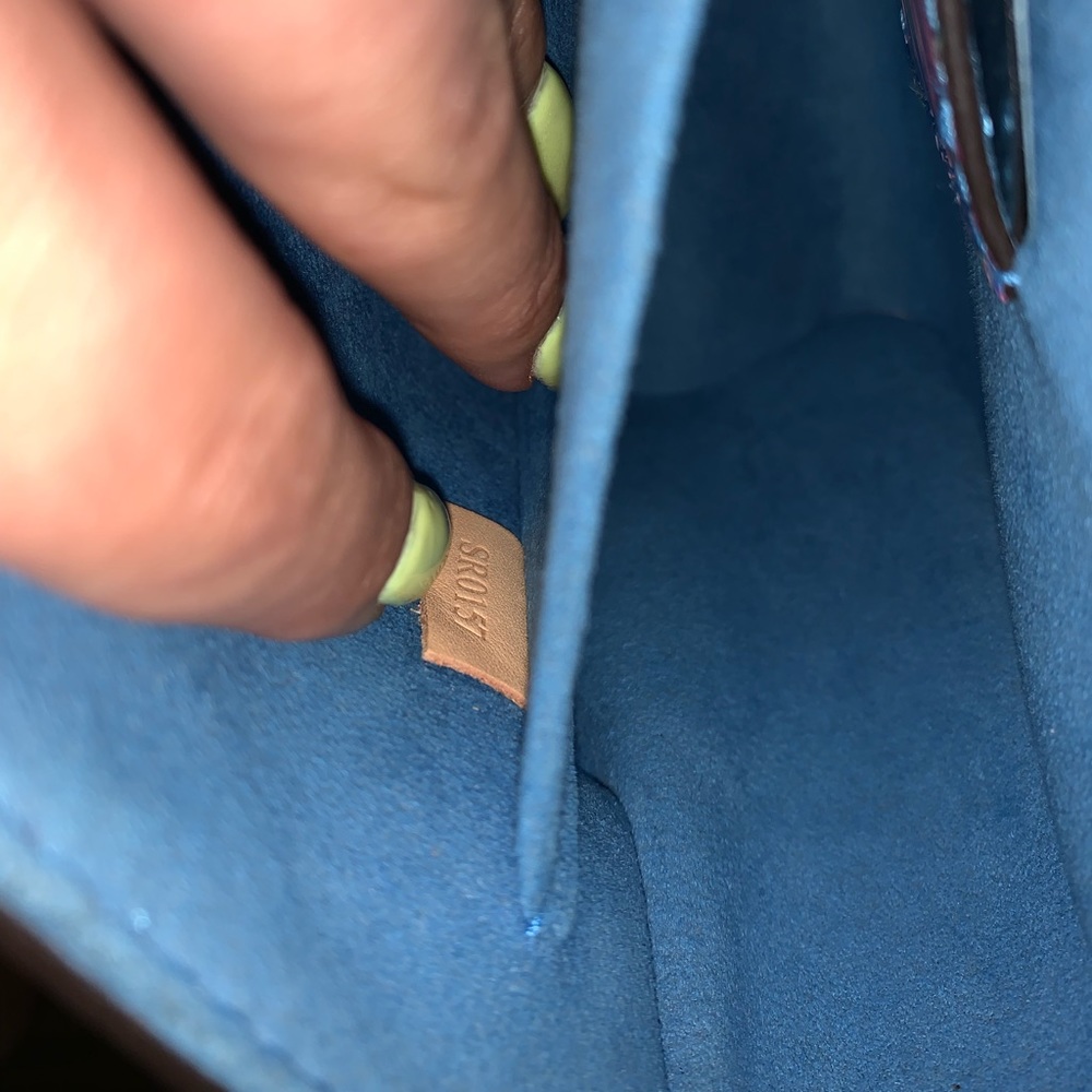 Limited Edition Louis Vuitton Twist MM - Picture 7 of 8